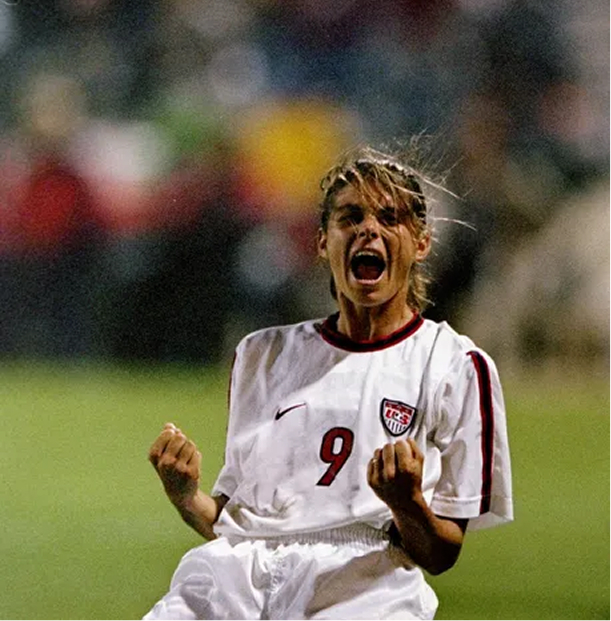 Mia Hamm knee slide celebration photograph
